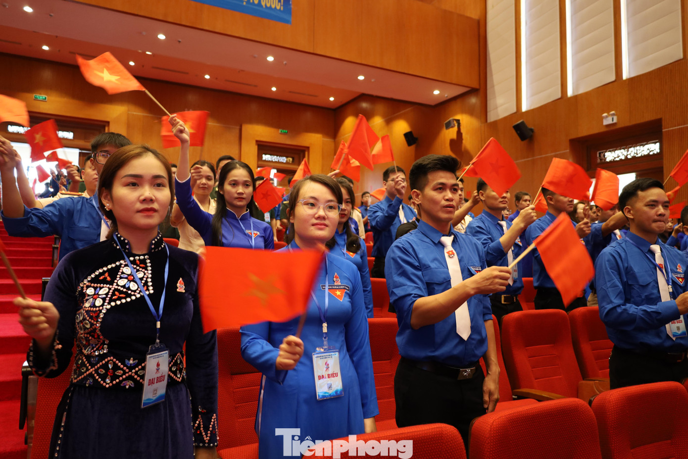 Trang phục người Nùng được thiết kế nền nã với hoa văn, họa tiết khá bắt mắt Trang phục người Nùng được thiết kế nền nã với hoa văn, họa tiết khá bắt mắt