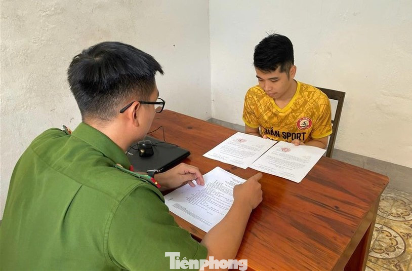 Đối tượng Lê Anh Vũ (ảnh trái) và Hoàng Đức Tiến (phải). Đối tượng Lê Anh Vũ (ảnh trái) và Hoàng Đức Tiến (phải).