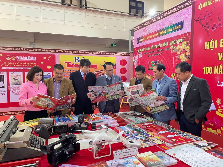 Hội báo quy tụ gần 500 ấn phẩm ở đầy đủ các loại hình báo chí, gồm: báo in, báo nói, báo hình, báo điện tử; sách, ảnh nghệ thuật, mỹ thuật, ảnh thời sự.