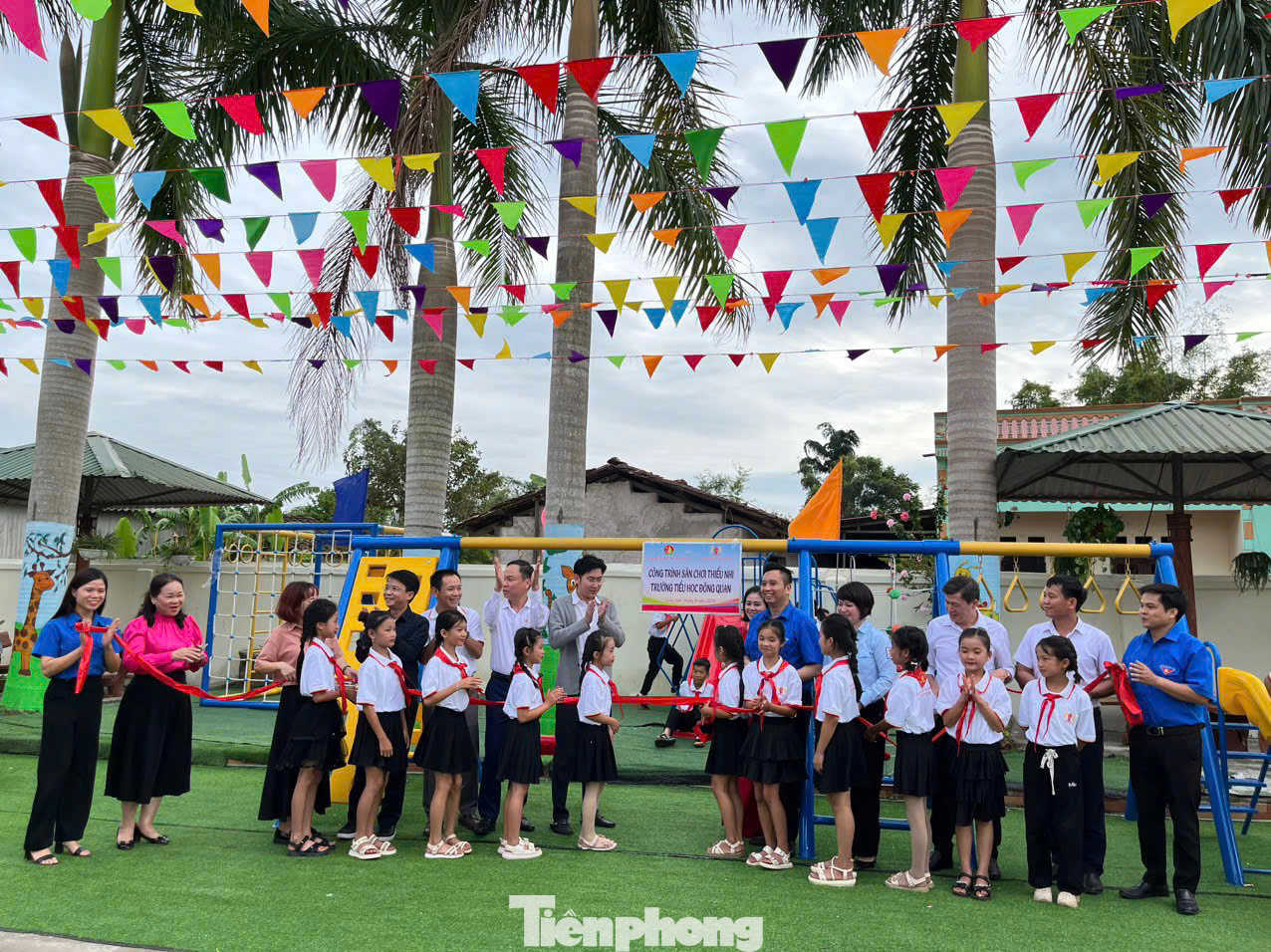Nghi lễ khánh thành, bàn giao công trình "Sân chơi cho em" học sinh ở Đông Quan, Lộc Bình.