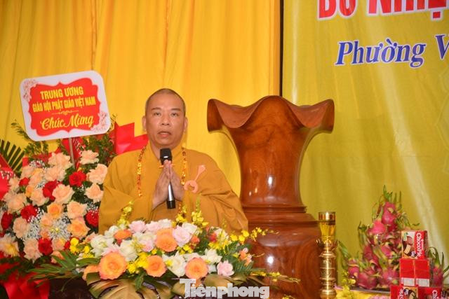 Tân trụ trì chùa Đôn (Linh Quang Tự) Thích Quảng Truyền phát biểu nhận nhiệm vụ -Ảnh: PV Tân trụ trì chùa Đôn (Linh Quang Tự) Thích Quảng Truyền phát biểu nhận nhiệm vụ -Ảnh: PV