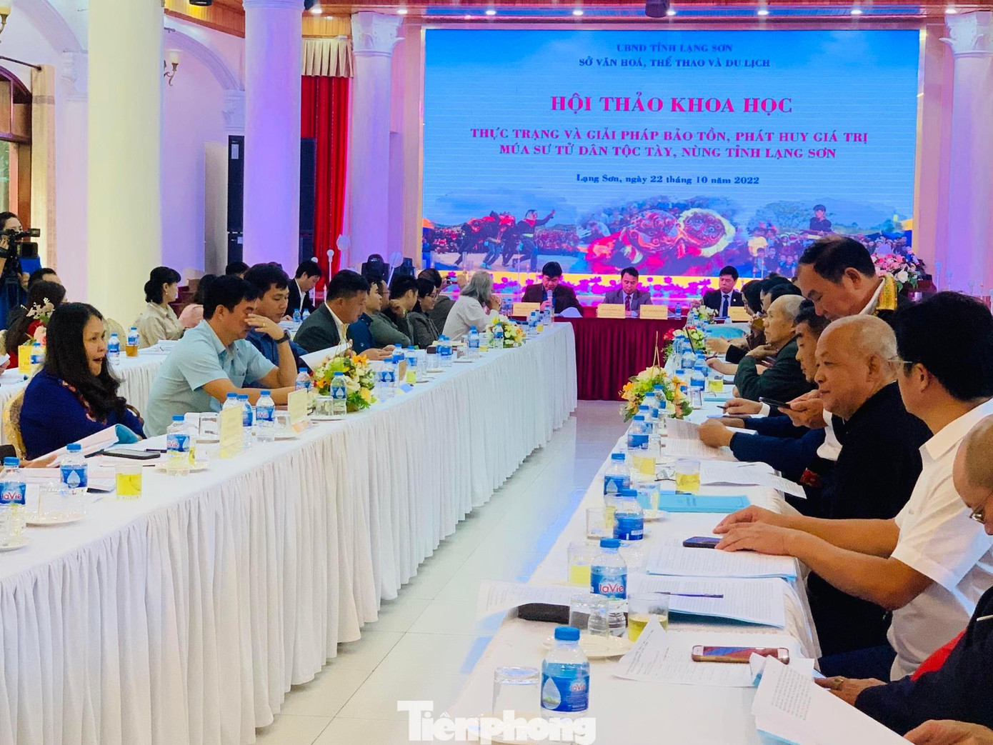 Sáng 22/10, rất đông nhà nghiên cứu, chuyên gia văn hóa trong và ngoài tỉnh tham gia "Hội thảo khoa học "Bảo tồn và phát huy giá trị múa sư tử Tày Nùng". Ảnh: Duy Chiến