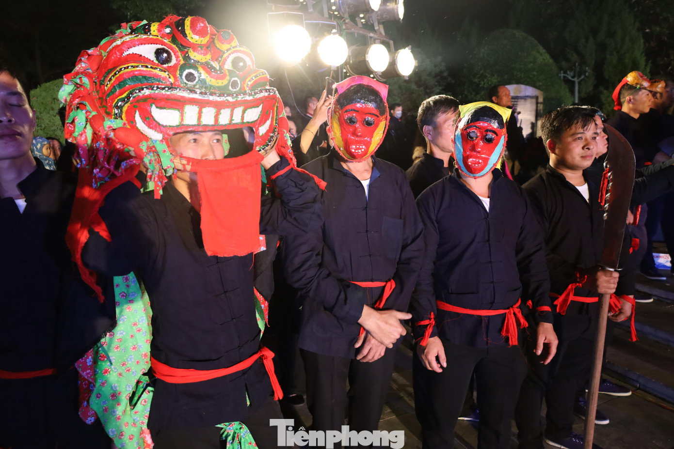 Múa sư tử mèo là hình thức biểu diễn tổng hợp, trong đó múa là chủ đạo, nhưng không tách rời khỏi nhạc và trò diễn. Ảnh: Duy Chiến