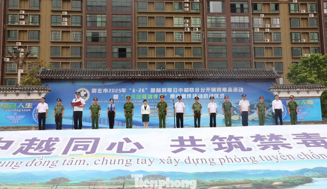 Lực lượng chức năng hai nước tham gia các hoạt động phòng chống ma túy. Lực lượng chức năng hai nước tham gia các hoạt động phòng chống ma túy.