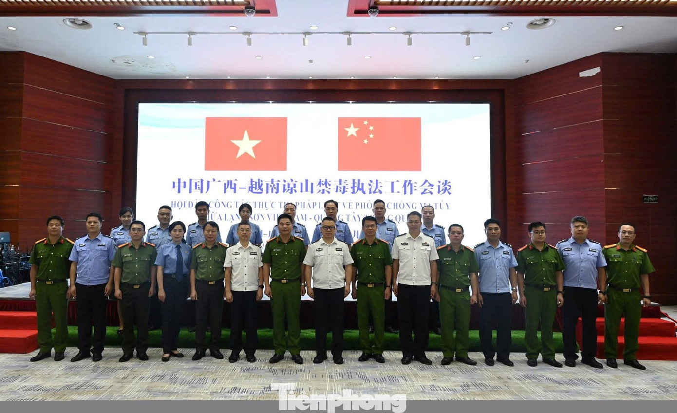 Hợp tác chặt chẽ trong công cuộc phòng chống tội phạm qua biên giới giữa 2 Công an Lạng Sơn- Quảng Tây. Hợp tác chặt chẽ trong công cuộc phòng chống tội phạm qua biên giới giữa 2 Công an Lạng Sơn- Quảng Tây.