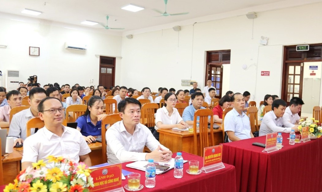 Các đại biểu sở, ban ngành tỉnh Lạng Sơn tham dự lễ ra quân. Ảnh: T.D