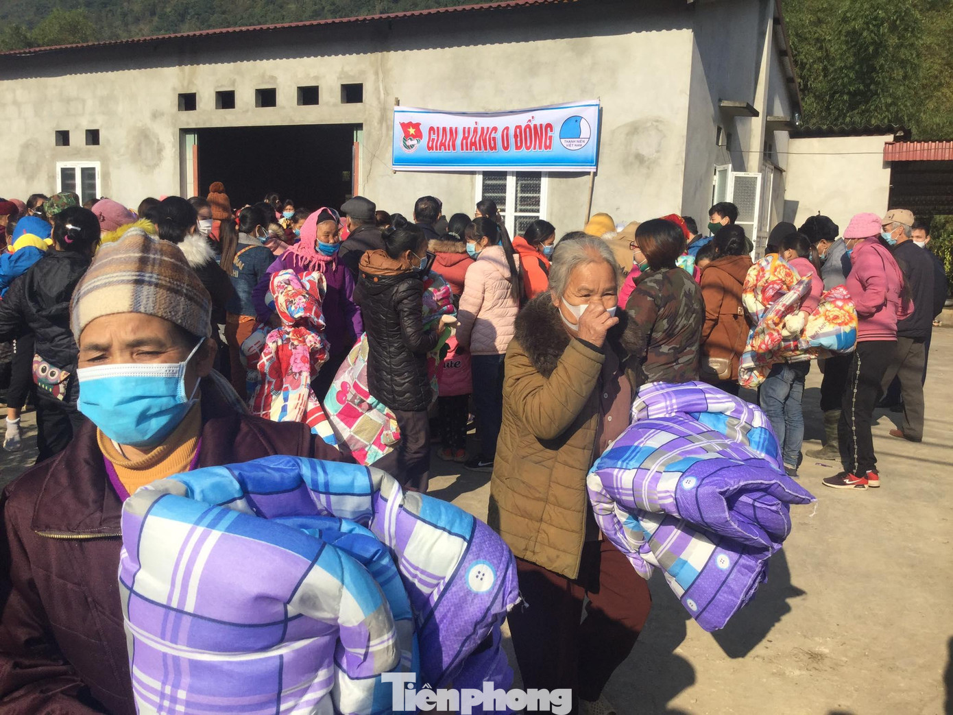 Người dân hồ hởi tham gia chương trình "Chợ 0 đồng" -Ảnh: Duy Chiến Người dân hồ hởi tham gia chương trình "Chợ 0 đồng" -Ảnh: Duy Chiến