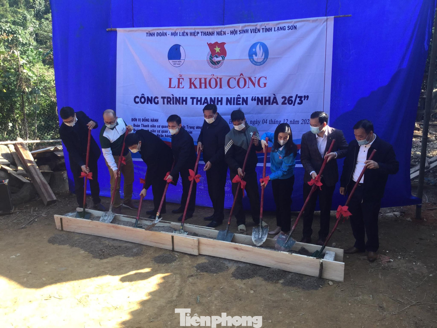 Khởi công xây dựng "Nhà 26/3" cho gia đình anh Triệu Văn An, dân tộc Dao ở thôn Pò Đồn, xã Tân Tri, huyện Bắc Sơn. Tuổi trẻ Đoàn TN trung ương Đoàn và Ban tổ chức TƯ hỗ trợ gia đình anh An 70 triệu đồng, xây căn nhà mới khang trang -Ảnh: Duy Chiến Khởi công xây dựng "Nhà 26/3" cho gia đình anh Triệu Văn An, dân tộc Dao ở thôn Pò Đồn, xã Tân Tri, huyện Bắc Sơn. Tuổi trẻ Đoàn TN trung ương Đoàn và Ban tổ chức TƯ hỗ trợ gia đình anh An 70 triệu đồng, xây căn nhà mới khang trang -Ảnh: Duy Chiến