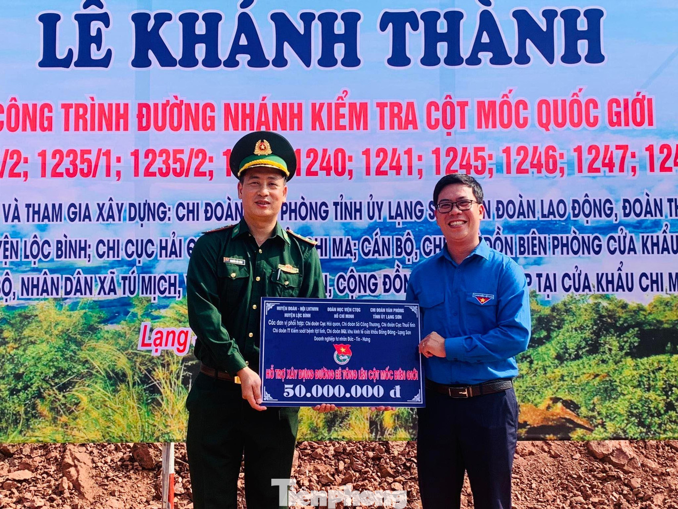 Tuổi trẻ Học viện Chính trị quốc gia HCM ủng hộ công trình 50 triệu đồng - Ảnh: Duy Chiến Tuổi trẻ Học viện Chính trị quốc gia HCM ủng hộ công trình 50 triệu đồng - Ảnh: Duy Chiến