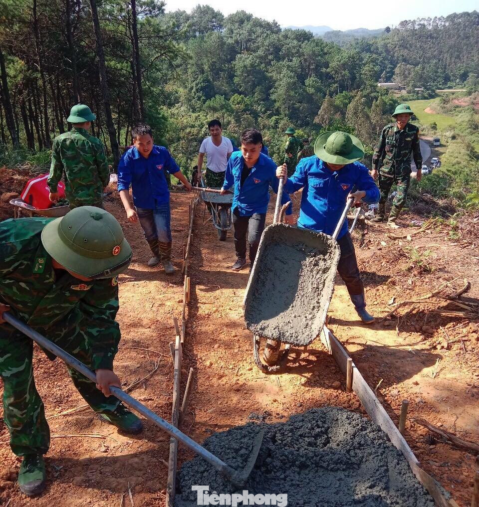 Sau hơn 2 tháng chung tay giúp sức, cán bộ chiến sỹ Biên phòng và tuổi trẻ địa phương đã nỗ lực hoàn thành công việc theo kế hoạch -Ảnh: Duy Chiến Sau hơn 2 tháng chung tay giúp sức, cán bộ chiến sỹ Biên phòng và tuổi trẻ địa phương đã nỗ lực hoàn thành công việc theo kế hoạch -Ảnh: Duy Chiến