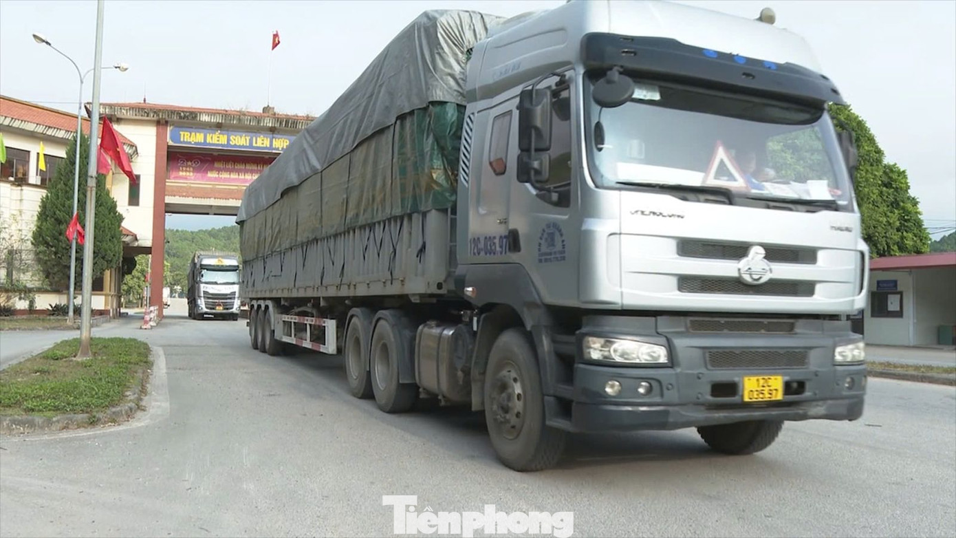 Lưu lượng hàng hóa giao thương qua hai nước Việt- Trung qua cửa khẩu Lạng Sơn ngày càng tăng trong năm nay.