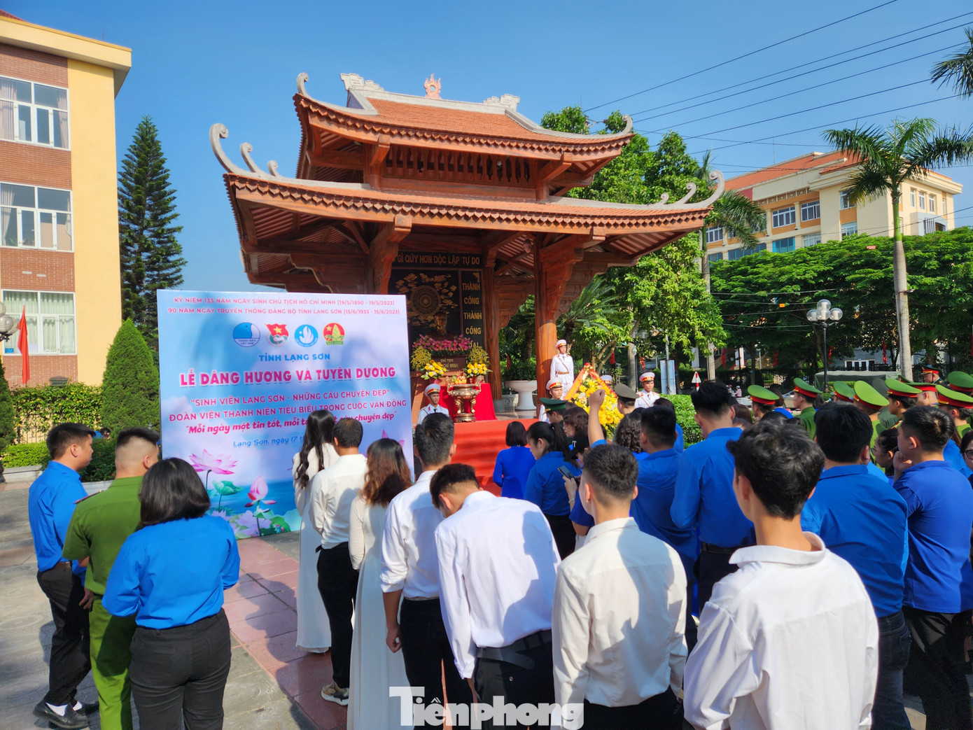 Hằng năm, đoàn viên, thanh niên Lạng Sơn tổ chức dâng hương, dâng hoa, báo công với Bác nhân dịp kỷ niệm ngày sinh nhật của Người 19/5. Ảnh: Duy Chiến Hằng năm, đoàn viên, thanh niên Lạng Sơn tổ chức dâng hương, dâng hoa, báo công với Bác nhân dịp kỷ niệm ngày sinh nhật của Người 19/5. Ảnh: Duy Chiến