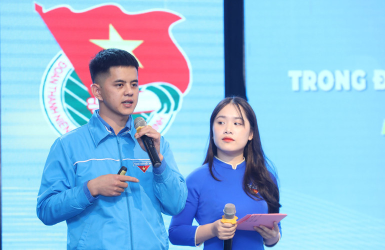 Đoàn viên Phạm Đức Trọng (Hữu Lũng- Lạng Sơn) trình bày dự án khởi nghiệp, qua đó nhận được sự quan tâm, hỗ trợ vốn của địa phương. Đoàn viên Phạm Đức Trọng (Hữu Lũng- Lạng Sơn) trình bày dự án khởi nghiệp, qua đó nhận được sự quan tâm, hỗ trợ vốn của địa phương.