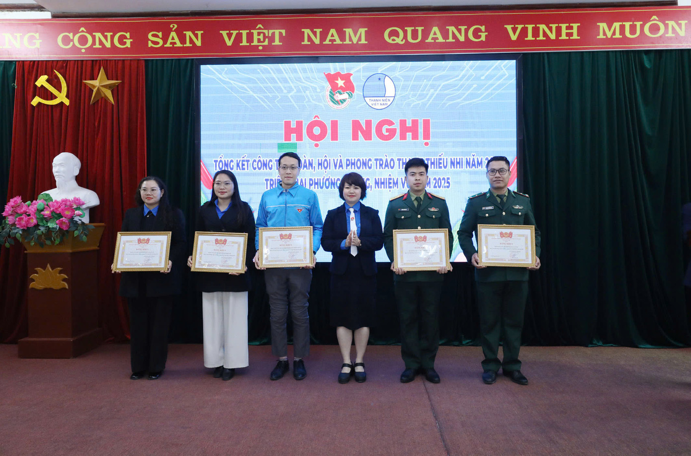 Nhiều tập thể, cá nhân được nhận Bằng khen của Tỉnh Đoàn và Ủy ban Hội LHTN Việt Nam tỉnh Lạng Sơn.