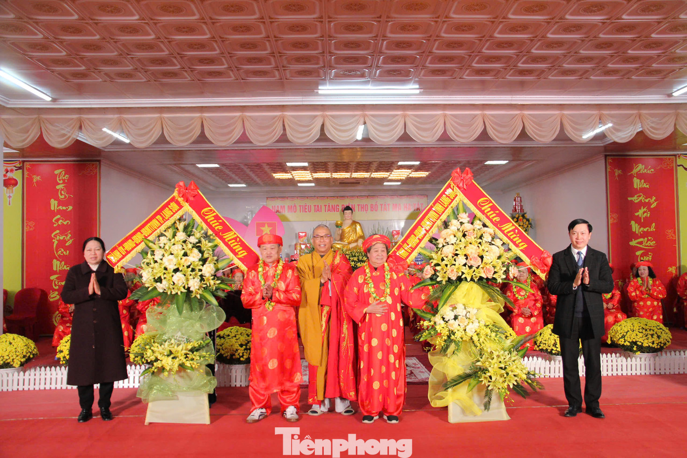 Lãnh đạo Ủy ban MTTQ Việt Nam tỉnh Lạng Sơn và thành phố Lạng Sơn tặng lẵng hoa chúc mừng. Lãnh đạo Ủy ban MTTQ Việt Nam tỉnh Lạng Sơn và thành phố Lạng Sơn tặng lẵng hoa chúc mừng.