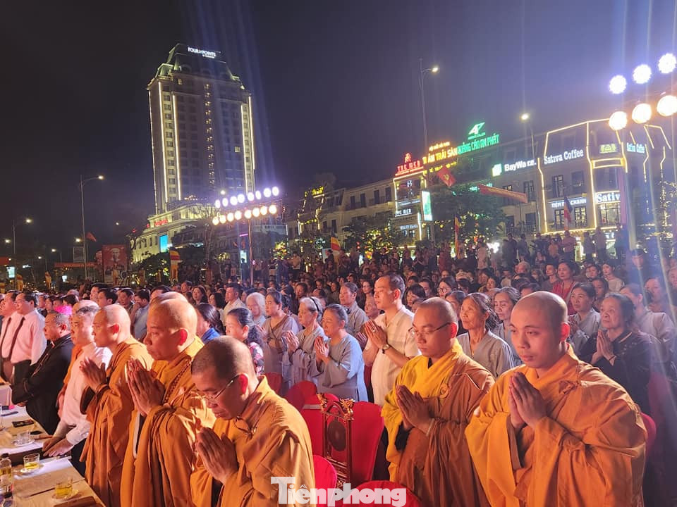 Đại lễ Phật đản, Phật lịch 2567 thu hút hàng nghìn tăng ni, phật tử và nhân dân xứ Lạng. Ảnh: Duy Chiến.