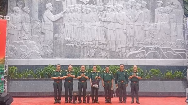 Tặng quà tri ân tướng lĩnh, Anh hùng lực lượng vũ trang, cựu chiến binh.