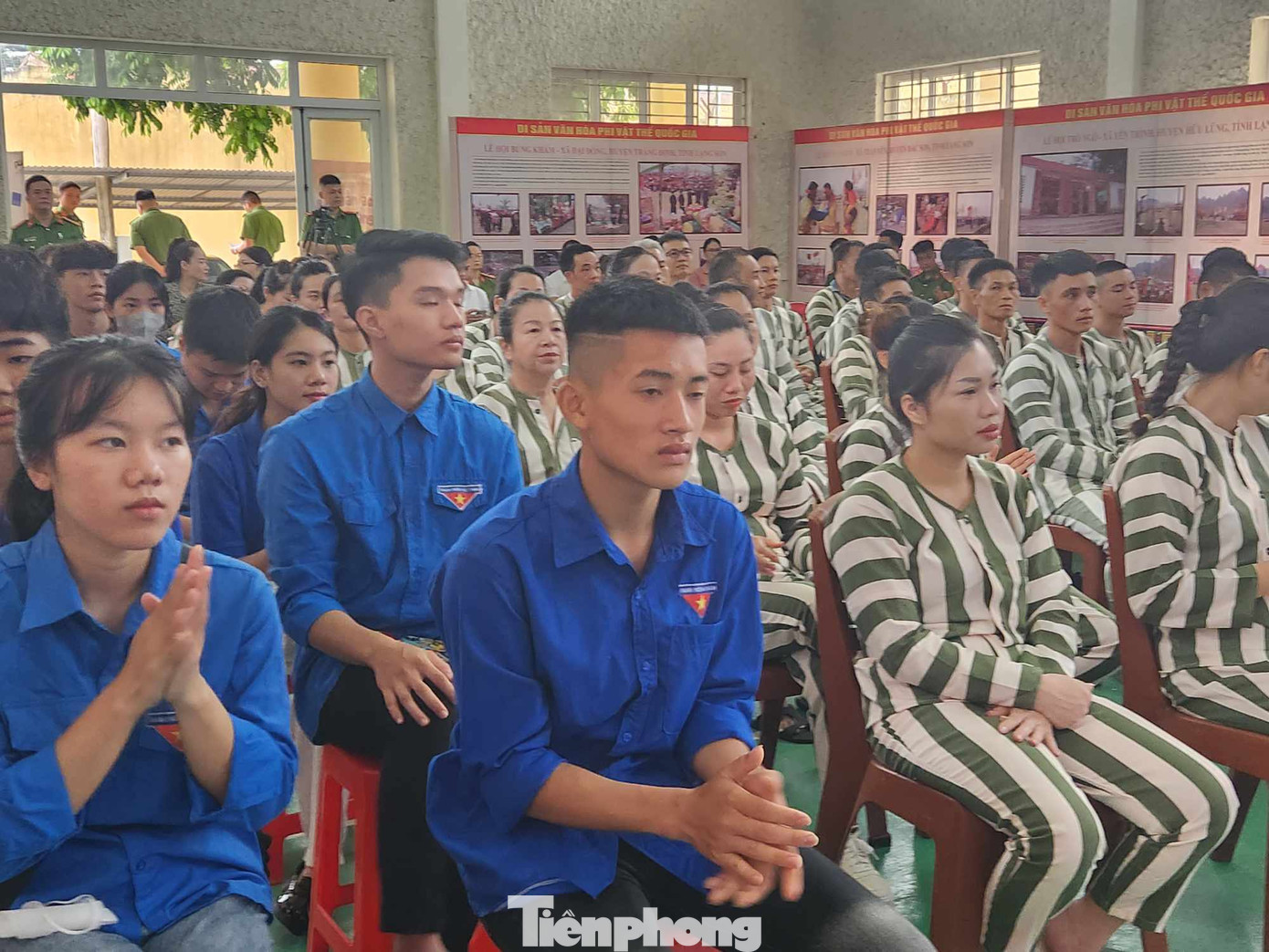 Đông đảo đoàn viên, thanh niên và trên 50 phạm nhân tham gia chương trình. Ảnh: Duy Chiến