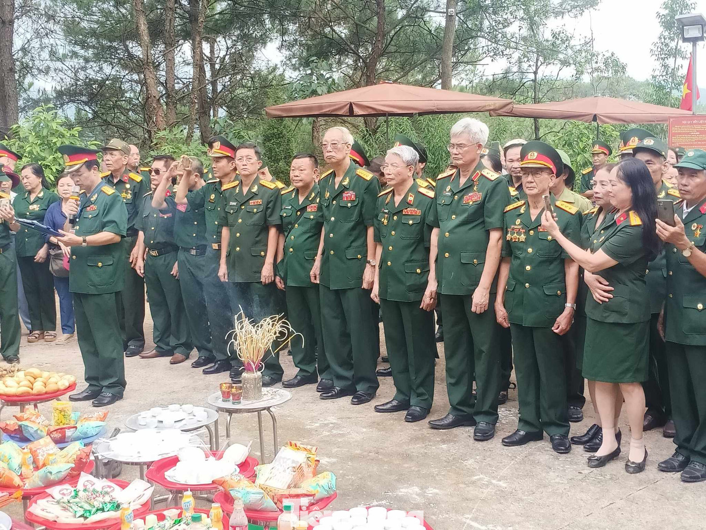 Tưởng niệm các liệt sỹ Sư đoàn 337 đã ngã xuống ở tuyến biên giới Lạng Sơn (Ảnh: Duy Chiến) Tưởng niệm các liệt sỹ Sư đoàn 337 đã ngã xuống ở tuyến biên giới Lạng Sơn (Ảnh: Duy Chiến)