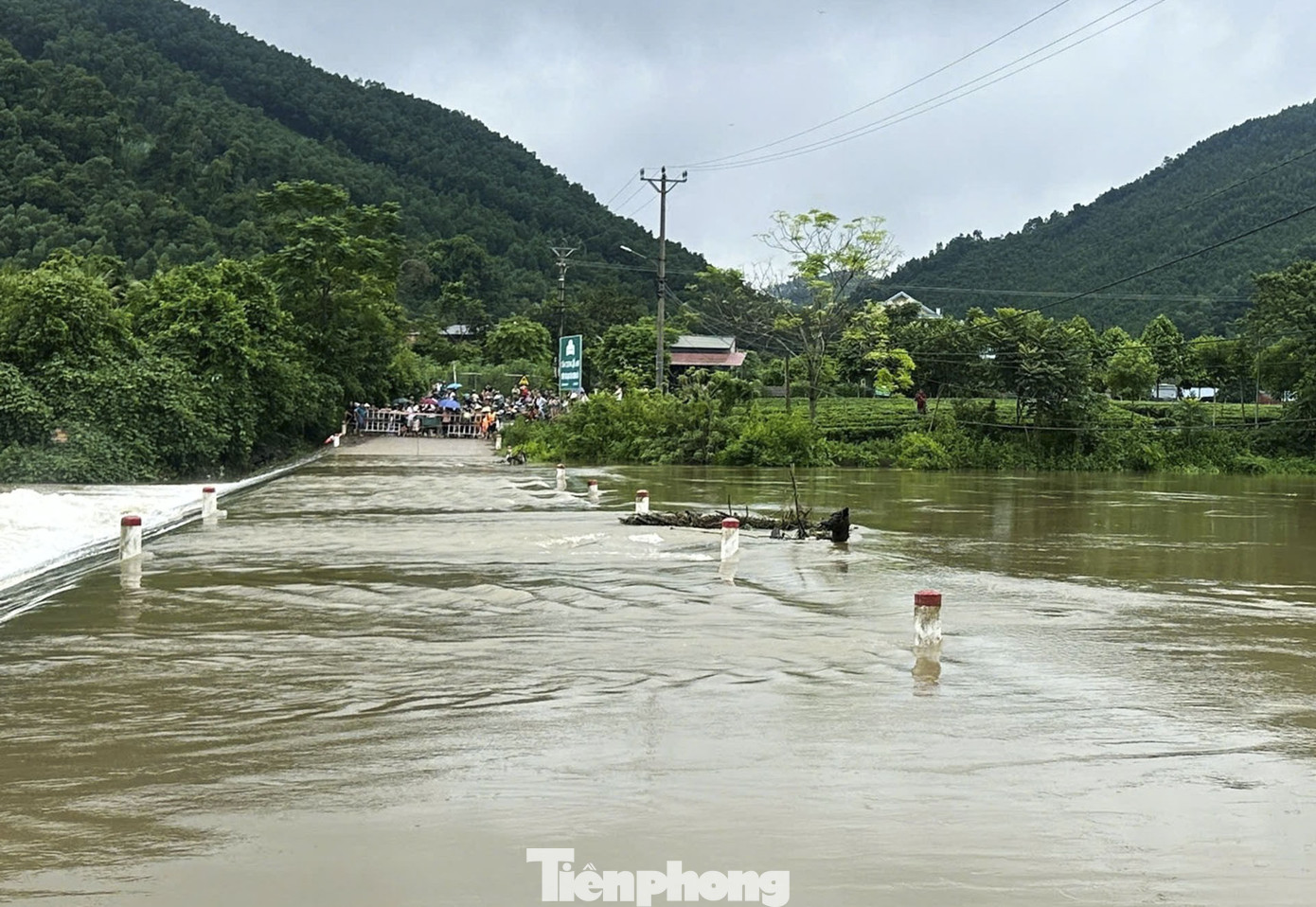 Hiện trường đập tràn, nơi thanh niên đi xe mô tô bị lũ cuốn trôi.