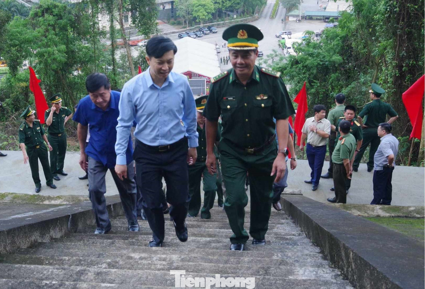 Việc xây dựng đường lên cột mốc giúp cho cán bộ, chiến sỹ Biên phòng và nhân dân địa phương thuận lợi trong công tác giữ gìn, bảo vệ biên cương Tổ quốc. Ảnh: Duy Chiến Việc xây dựng đường lên cột mốc giúp cho cán bộ, chiến sỹ Biên phòng và nhân dân địa phương thuận lợi trong công tác giữ gìn, bảo vệ biên cương Tổ quốc. Ảnh: Duy Chiến