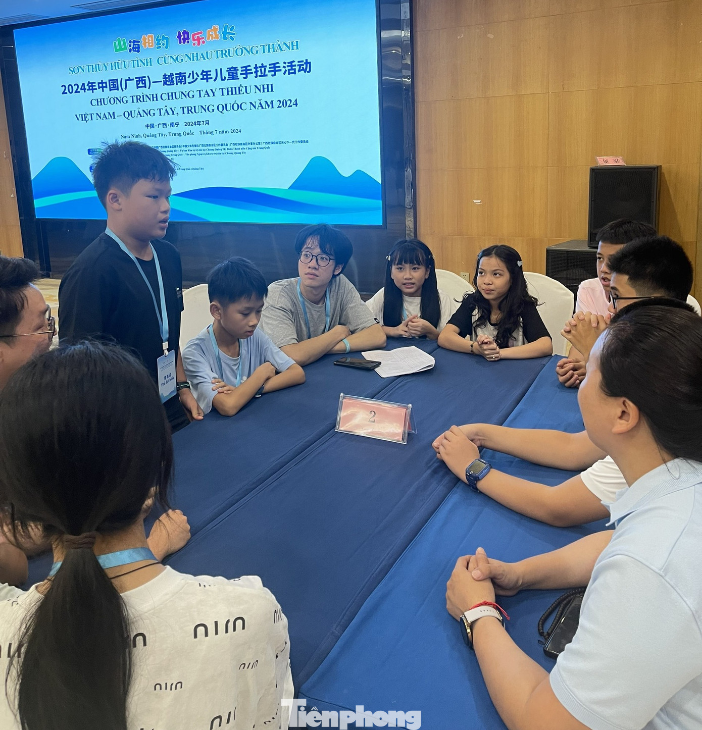 Đoàn đại biểu thiếu nhi Lạng Sơn nêu ý tưởng tổ chức các hoạt động giao lưu với thiếu nhi nước bạn cho thật vui vẻ, hữu nghị. Ảnh: Duy Chiến