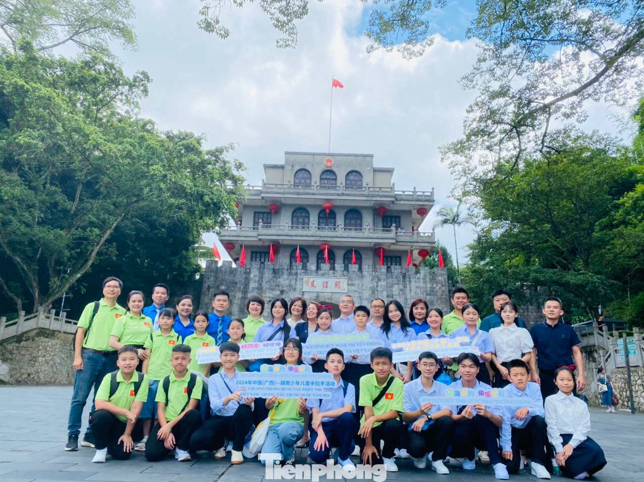 Thiếu nhi hai nước Việt- Trung đoàn kết, hữu nghị. Ảnh: Duy Chiến