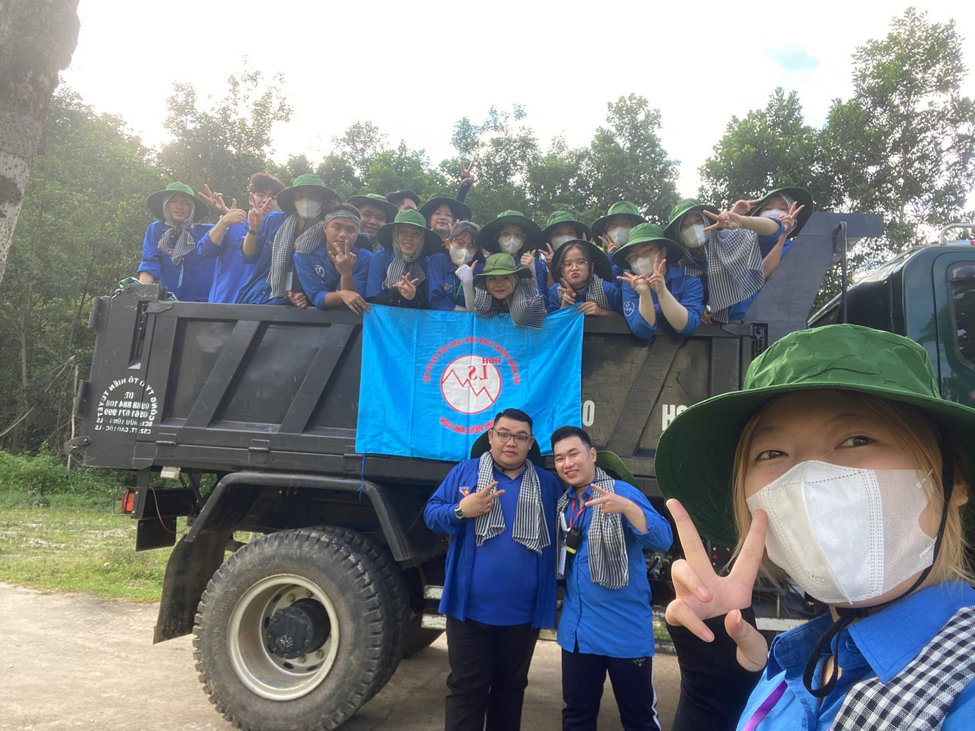 Tự hào là những người con Lạng Sơn trở về xây dựng quê hương. Tự hào là những người con Lạng Sơn trở về xây dựng quê hương.