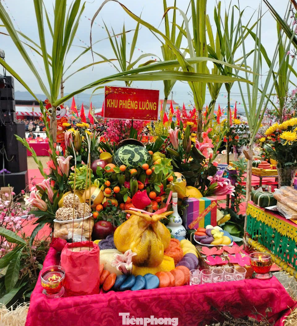 Món gà trống thiến, béo ngậy, có con nặng đến 4-5 kg - loài gia cầm nổi tiếng này ở Tràng Định luôn được các gia đình cúng vào Giao thừa, lễ ăn hỏi, cưới xin... Món gà trống thiến, béo ngậy, có con nặng đến 4-5 kg - loài gia cầm nổi tiếng này ở Tràng Định luôn được các gia đình cúng vào Giao thừa, lễ ăn hỏi, cưới xin...