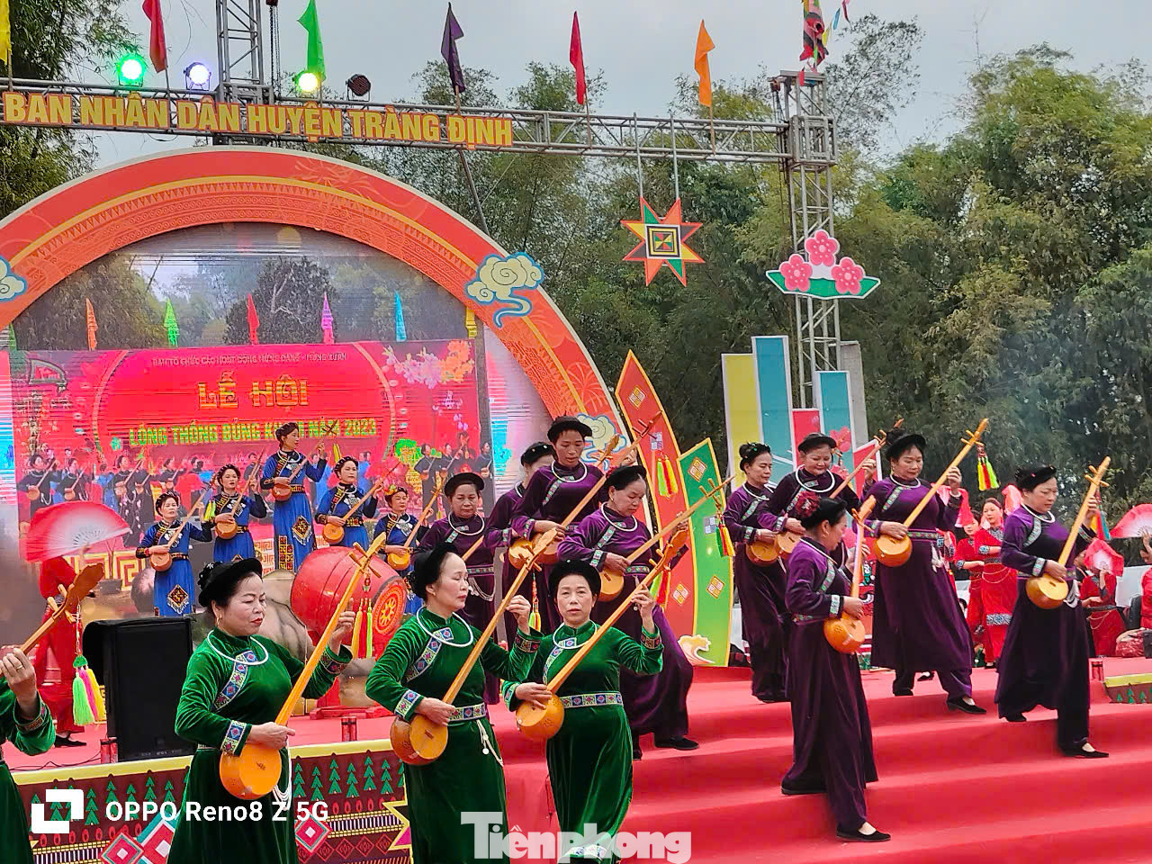 Hát Then, đàn tính không thể thiếu trong Lễ hội xuân xứ Lạng. Hát Then, đàn tính không thể thiếu trong Lễ hội xuân xứ Lạng.