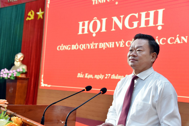 Bí thư Tỉnh ủy Bắc Kạn Hoàng Duy Chinh phát biểu giao nhiệm vụ.