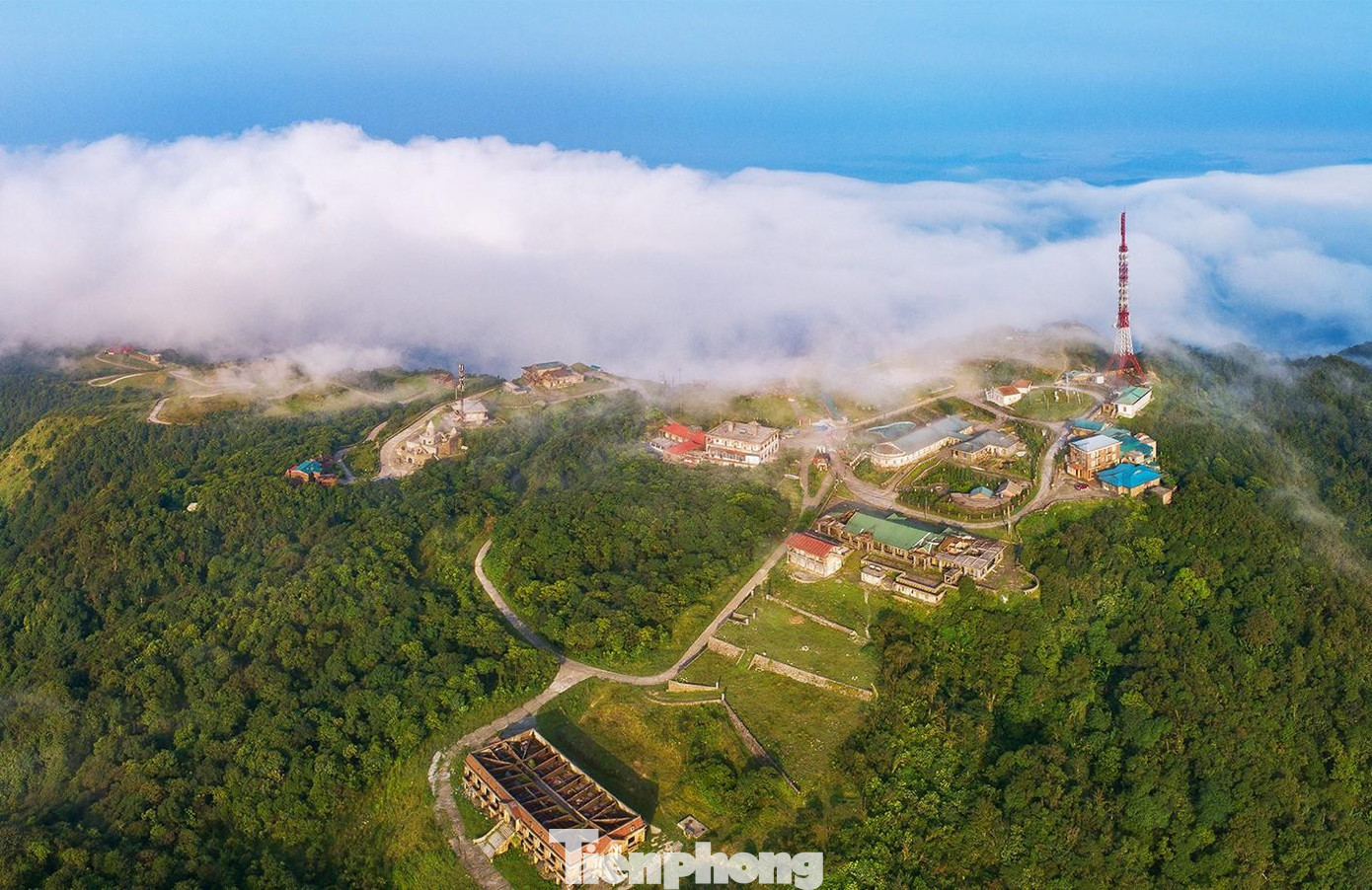 Khu du lịch Mẫu Sơn trời mưa lạnh kéo dài, nhiệt độ xuống thấp trong hai, ba ngày tới. Ảnh: Bùi Thuận