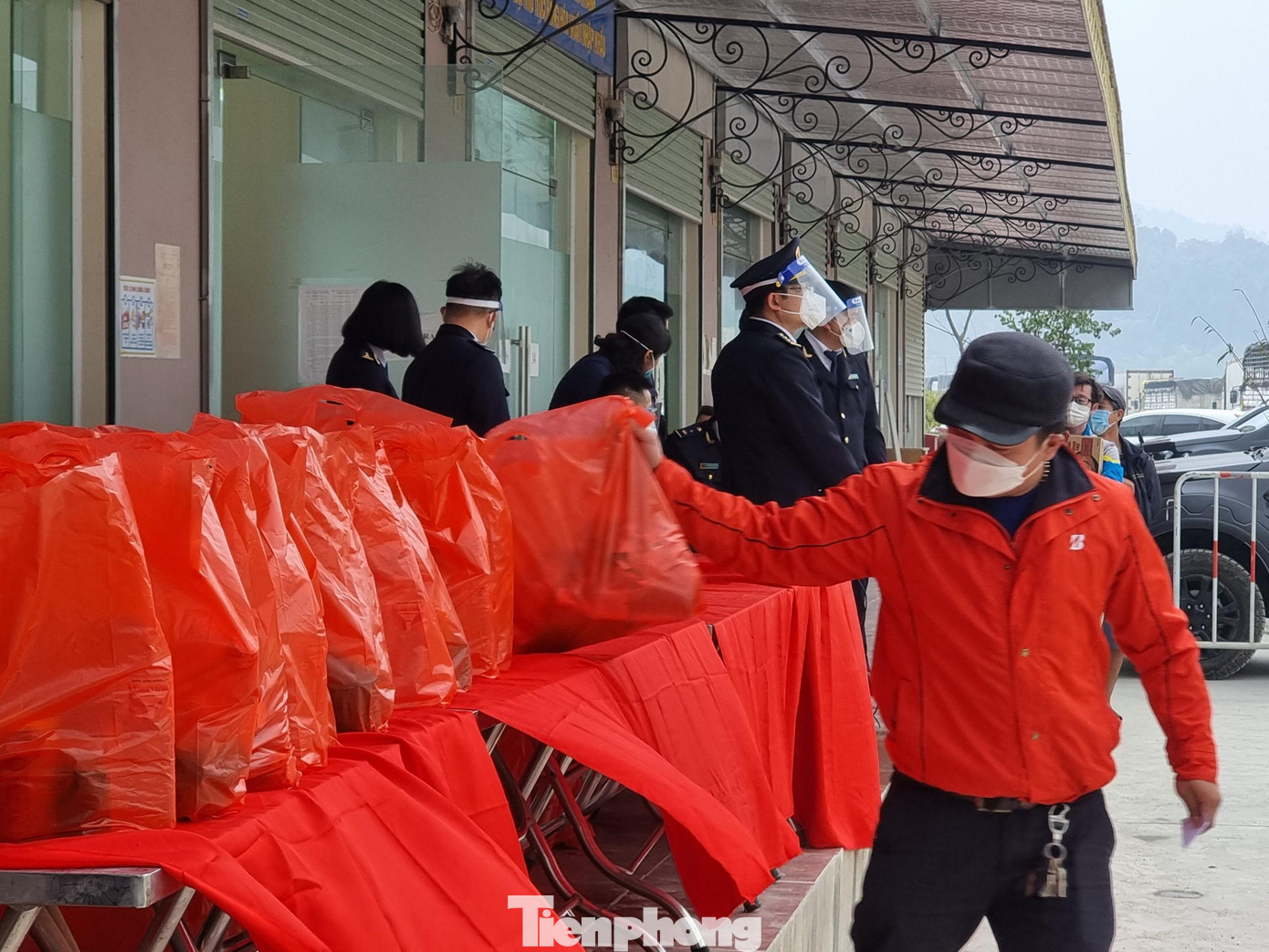 Anh Tuấn, lái xe người Tiền Giang cho biết, với sự hỗ trợ của các ngành, nhà hảo tâm, các anh vững tin hơn, vượt qua khó khăn.