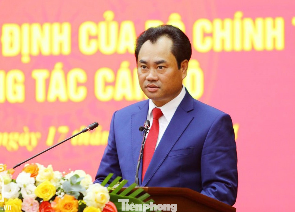 Tân Bí thư Tỉnh ủy Thái Nguyên phát biểu nhận nhiệm vụ.