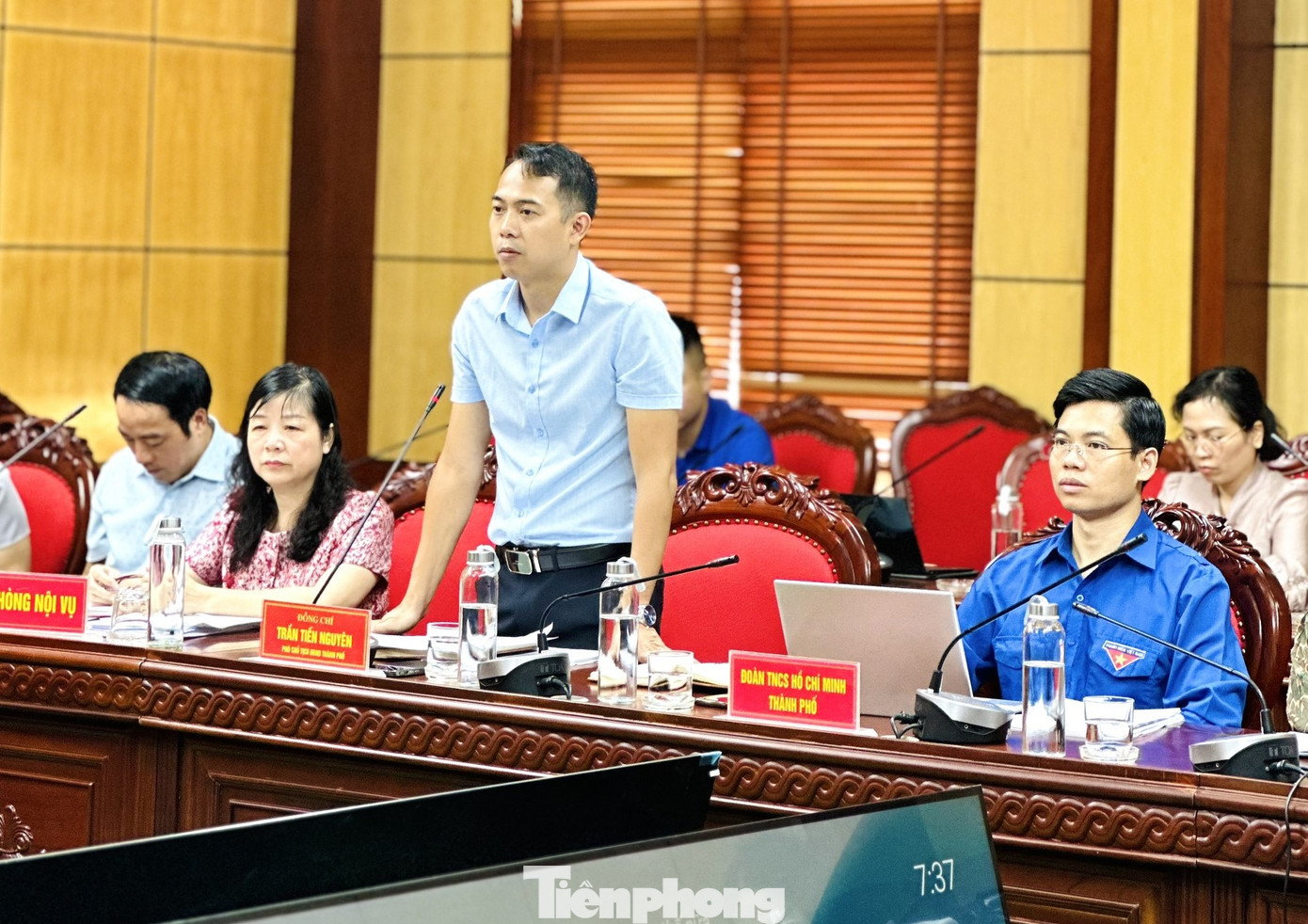 Lãnh đạo UBND thành phố Lạng Sơn báo cáo những nội dung liên quan đến việc thực hiện Luật thanh niên và chiến lược phát triển thanh niên giai đoạn 2021-2030. Ảnh: Duy Chiến Lãnh đạo UBND thành phố Lạng Sơn báo cáo những nội dung liên quan đến việc thực hiện Luật thanh niên và chiến lược phát triển thanh niên giai đoạn 2021-2030. Ảnh: Duy Chiến