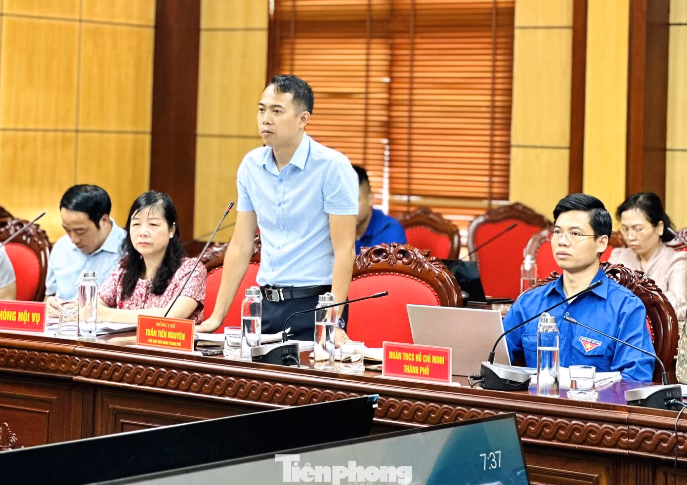 Lãnh đạo UBND thành phố Lạng Sơn báo cáo những nội dung liên quan đến việc thực hiện Luật thanh niên và chiến lược phát triển thanh niên giai đoạn 2021-2030. Ảnh: Duy Chiến Lãnh đạo UBND thành phố Lạng Sơn báo cáo những nội dung liên quan đến việc thực hiện Luật thanh niên và chiến lược phát triển thanh niên giai đoạn 2021-2030. Ảnh: Duy Chiến