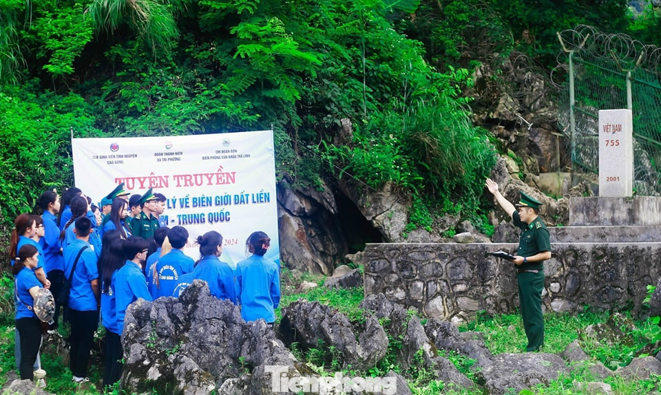 Tuyên truyền bảo vệ biên giới, lãnh thổ quốc gia.