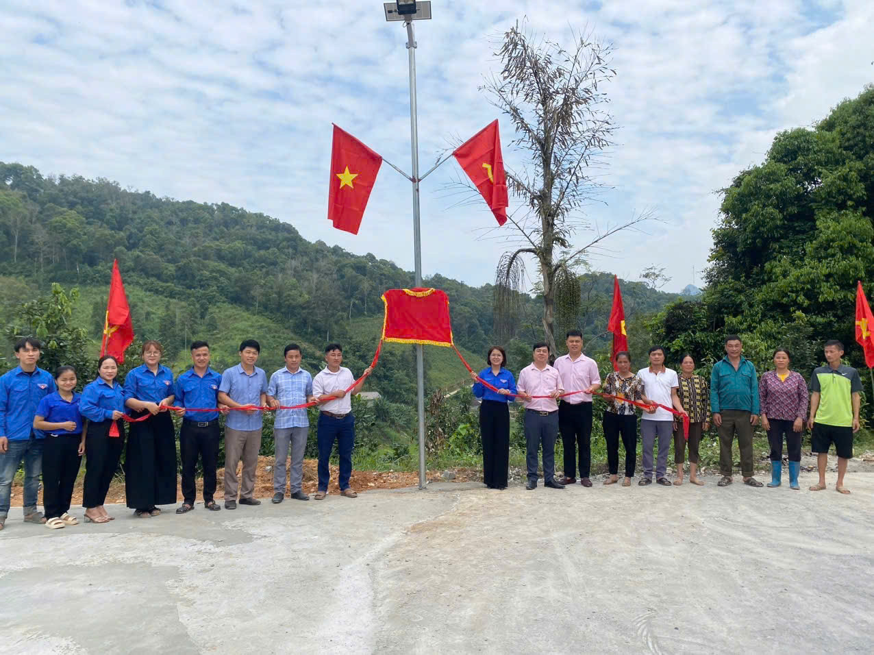 Các công trình thanh niên "Thắp sáng đường quê" được các cấp bộ Đoàn ở Lạng Sơn tích cực thực hiện.