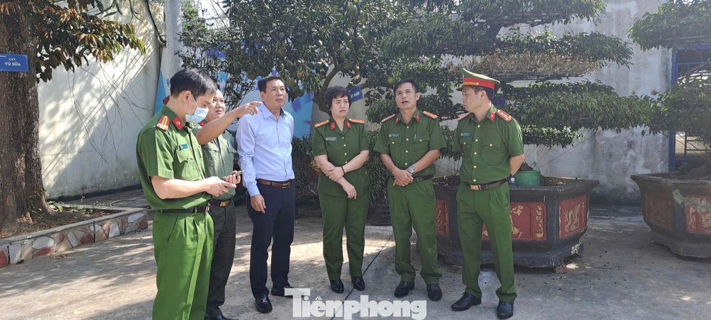 Lãnh đạo và ban ngành chức năng Lạng Sơn đến hiện trường chỉ đạo chữa cháy. Lãnh đạo và ban ngành chức năng Lạng Sơn đến hiện trường chỉ đạo chữa cháy.