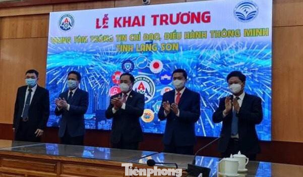 Đại diện lãnh đạo tỉnh Lạng Sơn, tập đoàn VNPT bấm nút Khai trương Trung tâm thông tin, chỉ đạo, điều hành của UBND tỉnh Lạng Sơn - Ảnh: Duy Chiến Đại diện lãnh đạo tỉnh Lạng Sơn, tập đoàn VNPT bấm nút Khai trương Trung tâm thông tin, chỉ đạo, điều hành của UBND tỉnh Lạng Sơn - Ảnh: Duy Chiến