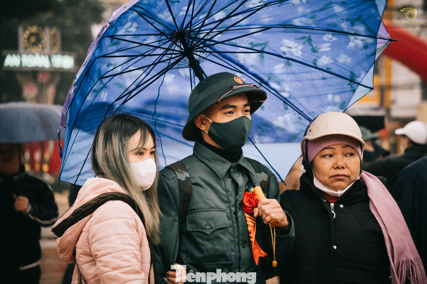 Lời dặn dò trước lúc lên đường tòng quân. - Ảnh: Văn Anh Lời dặn dò trước lúc lên đường tòng quân. - Ảnh: Văn Anh