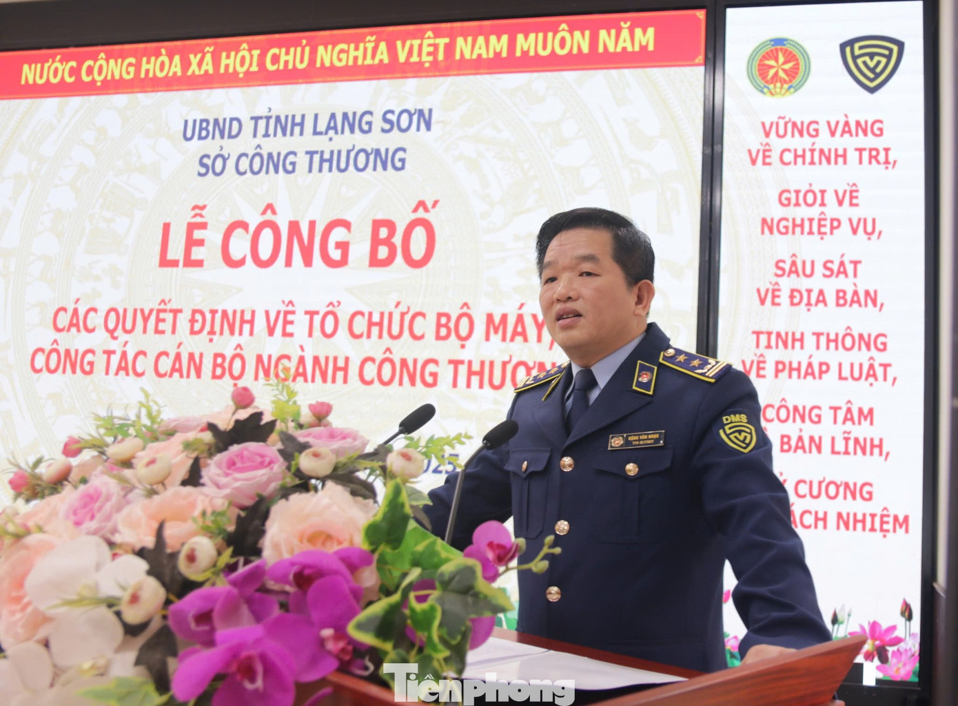 Tân Chi cục trưởng QLTT tỉnh Lạng Sơn Đặng Văn Ngọc phát biểu nhận nhiệm vụ. Tân Chi cục trưởng QLTT tỉnh Lạng Sơn Đặng Văn Ngọc phát biểu nhận nhiệm vụ.