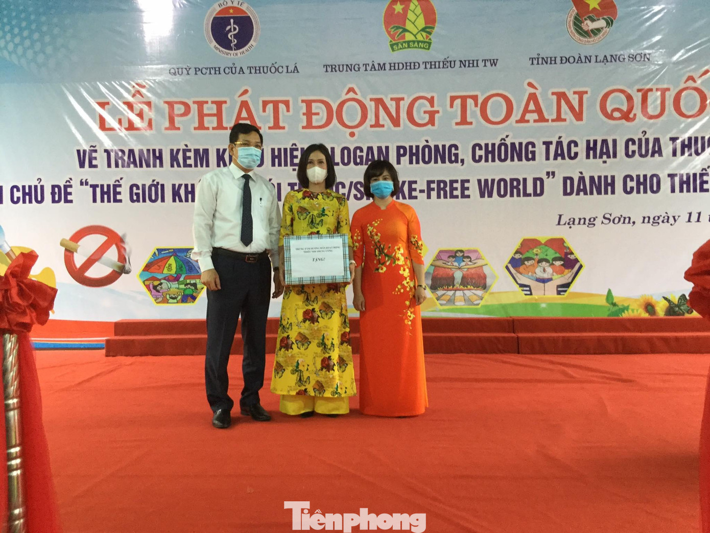 Trung tâm Hướng dẫn hoạt động thiếu nhi trung ương tặng quà, hỗ trợ tuổi trẻ Lạng Sơn phòng, chống dịch bệnh COVID-19. Ảnh: Duy Chiến Trung tâm Hướng dẫn hoạt động thiếu nhi trung ương tặng quà, hỗ trợ tuổi trẻ Lạng Sơn phòng, chống dịch bệnh COVID-19. Ảnh: Duy Chiến