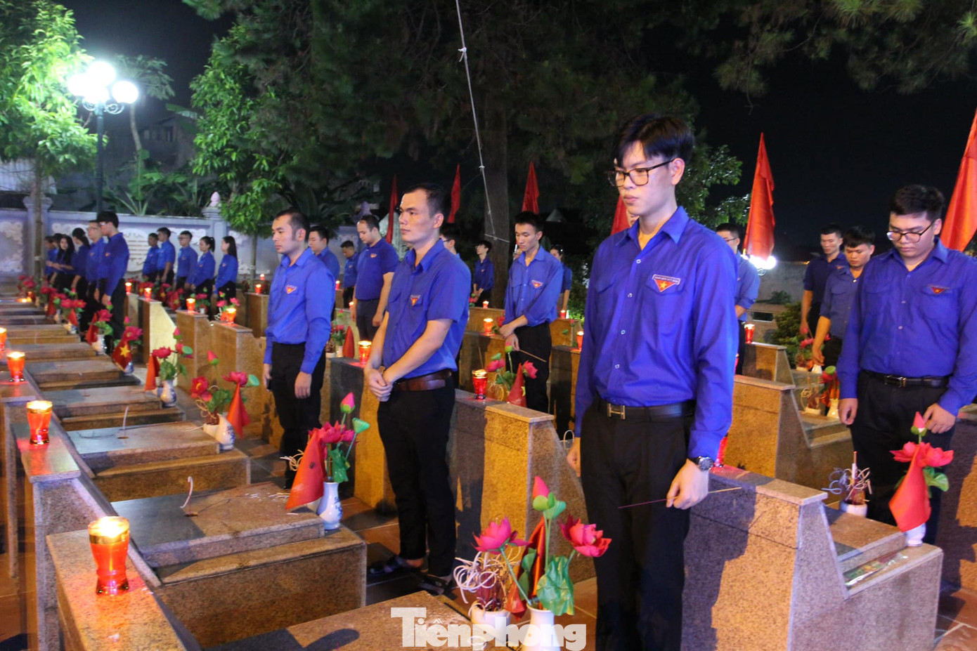 Tuổi trẻ xứ Lạng tưởng nhớ, ghi ơn các Anh hùng liệt sỹ. Tuổi trẻ xứ Lạng tưởng nhớ, ghi ơn các Anh hùng liệt sỹ.