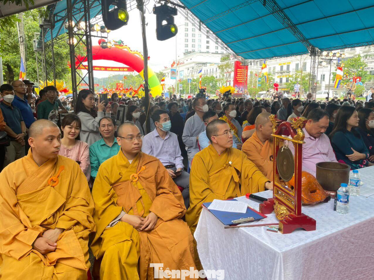 Đông đảo tăng ni, phật tử tham dự đại lễ Phật đản năm 2022. Ảnh: Duy Chiến