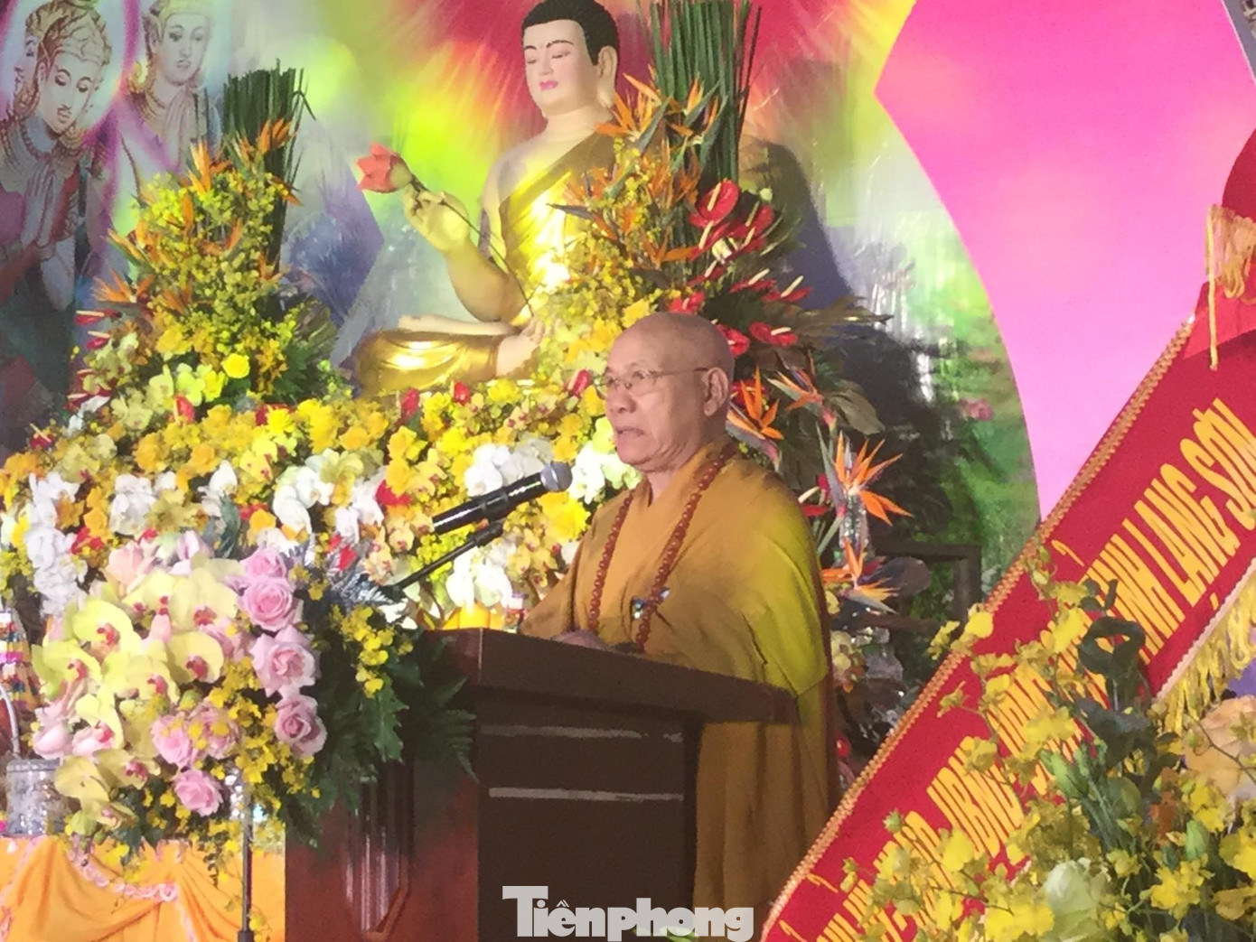 Nhân mùa Phật đản, Hòa thượng Thích Quảng Tùng, Phó Chủ tịch Hội đồng trị sự Trung ương Giáo hội Phật giáo Việt Nam đọc Thông điệp Phật đản 2022. Ảnh: Duy Chiến