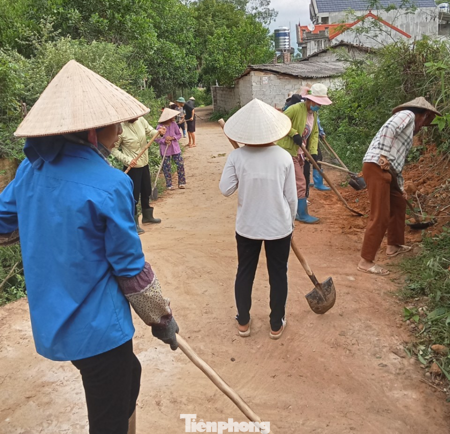 Nhân dân xã Tú Đoạn, huyện Lộc Bình dọn dẹp, phát quang bụi rậm, chuẩn bị công tác phun tiêu độc, khử trùng môi trường. Nhân dân xã Tú Đoạn, huyện Lộc Bình dọn dẹp, phát quang bụi rậm, chuẩn bị công tác phun tiêu độc, khử trùng môi trường.