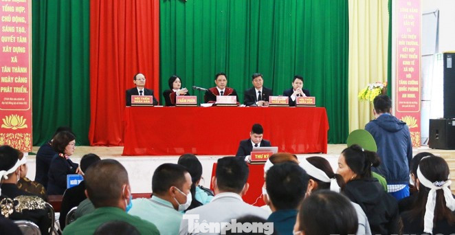 Quang cảnh phiên tòa xét xử vụ án "giết người" đối với bị cáo Nông Văn Cường. Ảnh: LS