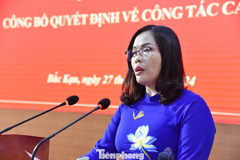 Thay mặt các cán bộ được điều động, bổ nhiệm bà Trần Thị Lộc, tân Phó Chủ tịch HĐND tỉnh Bắc Kạn hứa sẽ đoàn kết, nỗ lực hoàn thành tốt mọi nhiệm vụ được giao.