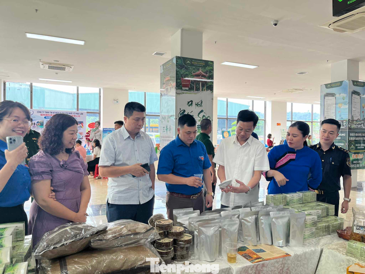 Các sản vật ở địa phương được các công nhân trẻ, Đoàn viên thanh niên sáng tạo khởi nghiệp. Ảnh: Duy Chiến Các sản vật ở địa phương được các công nhân trẻ, Đoàn viên thanh niên sáng tạo khởi nghiệp. Ảnh: Duy Chiến